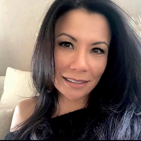 Shop our Closet 💛 ❤️💚💜💙 - Picture 8 of 8